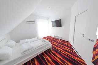 Отели типа «постель и завтрак» Vivo House Тыргу-Муреш Номер Делюкс с кроватью размера «king-size» и ванной-1