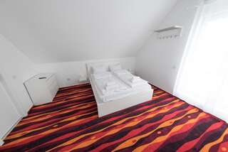Отели типа «постель и завтрак» Vivo House Тыргу-Муреш Номер Делюкс с кроватью размера «king-size» и ванной-5