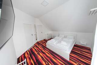 Отели типа «постель и завтрак» Vivo House Тыргу-Муреш Номер Делюкс с кроватью размера «king-size» и ванной-6