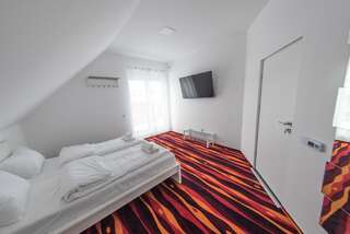 Отели типа «постель и завтрак» Vivo House Тыргу-Муреш Номер Делюкс с кроватью размера «king-size» и ванной-7