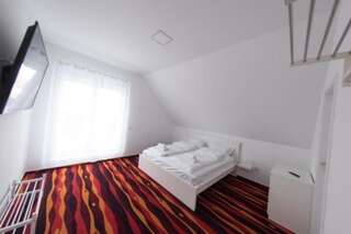 Отели типа «постель и завтрак» Vivo House Тыргу-Муреш Номер Делюкс с кроватью размера «king-size»-14