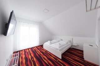 Отели типа «постель и завтрак» Vivo House Тыргу-Муреш Номер Делюкс с кроватью размера «king-size»-15