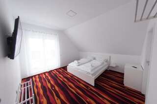 Отели типа «постель и завтрак» Vivo House Тыргу-Муреш Номер Делюкс с кроватью размера «king-size»-16